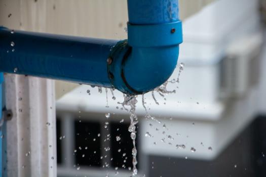 Water leaking from pipe