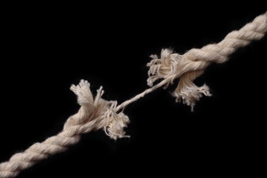 Tension on fraying rope