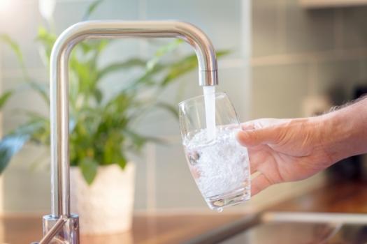 Water from faucet into glass